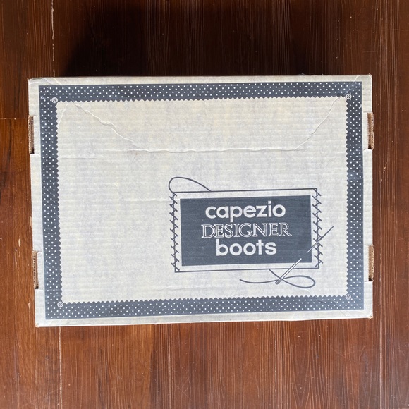 VINTAGE “Miss Capezio” Tan and Red Butterfly Cowboy Boots 🦋 - Picture 15 of 17